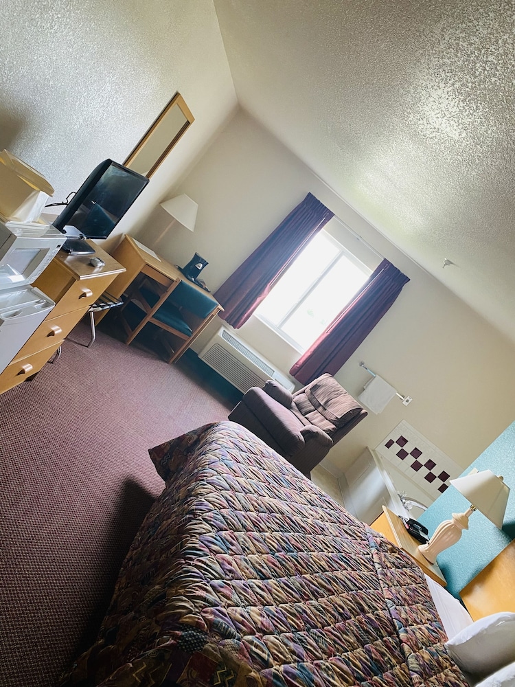 Herington Inn & Suites - photo 10
