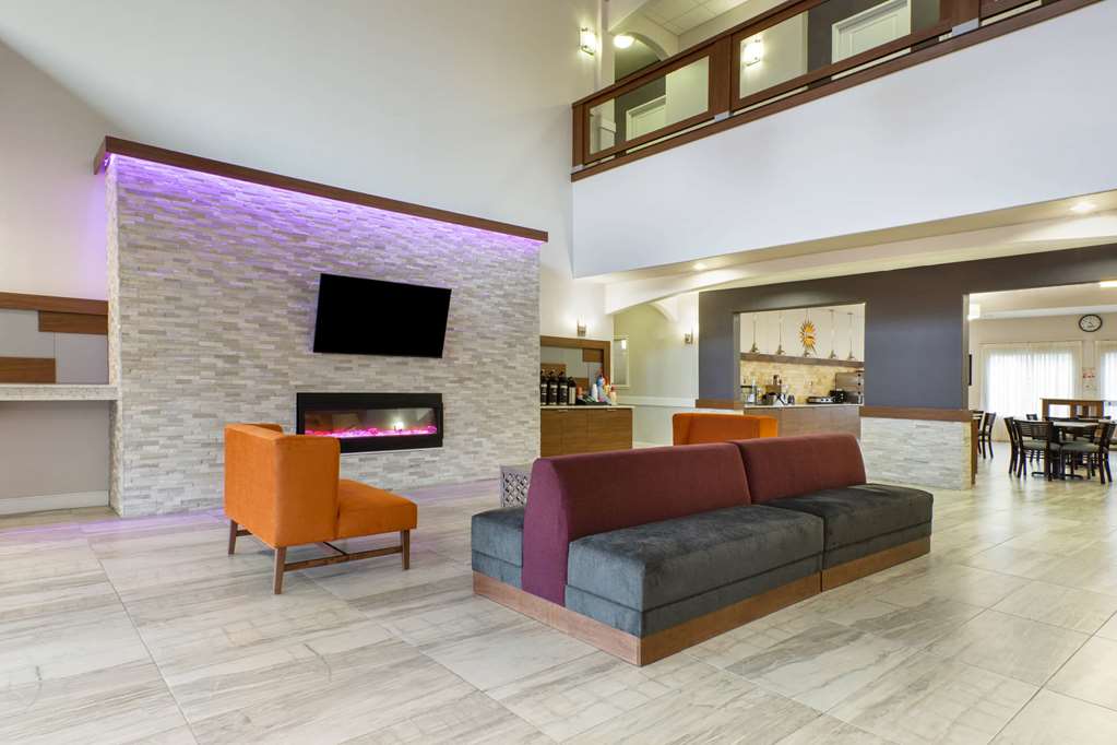 La Quinta Inn & Suites by Wyndham Alvin - photo 9