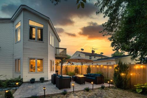 Patio Paradise Stylish 3BR Home with Gaming Room — 4-Star Luxury Hotel in Arlington, United States