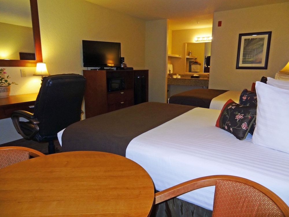 Kenedy Inn & Suites - photo 14