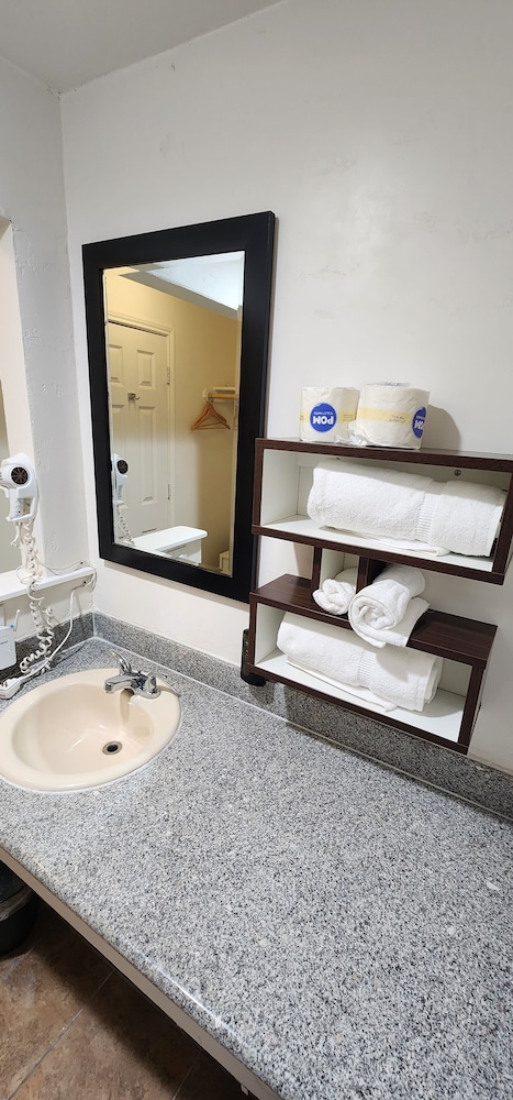 B&J Hotel and Apartment - photo 27