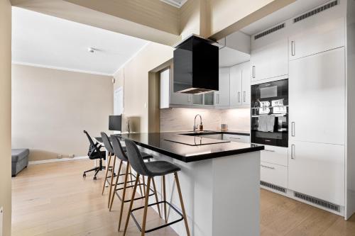 2 min to Bryggen Rooftop Office with 49 Screen — 4-Star Luxury Hotel in Bergen, Norway