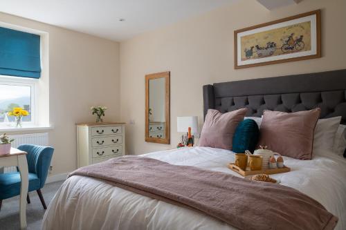 NEW Romantic dog friendly hideaway Snowdon views in Caernarfon, United Kingdom