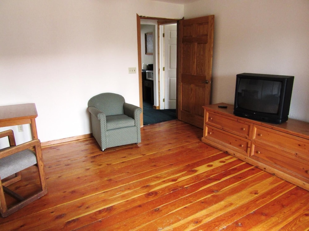 Yellowstone Country Inn - photo 36