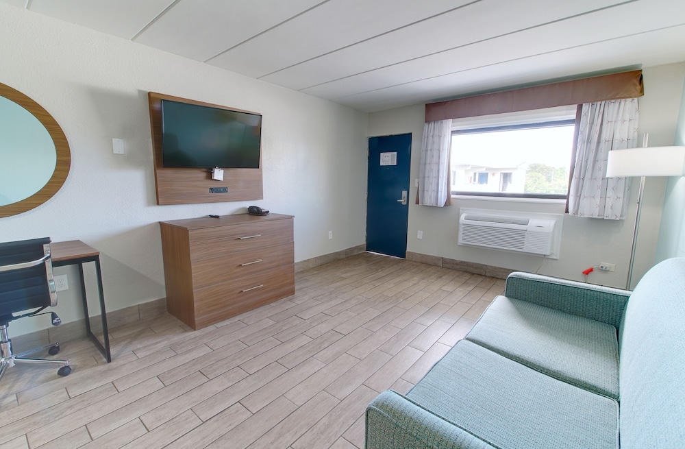 Seashire Inn & Suites - photo 13