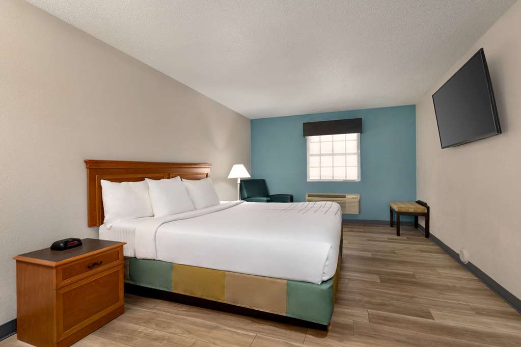 La Quinta Inn by Wyndham Columbus Airport Area - photo 20