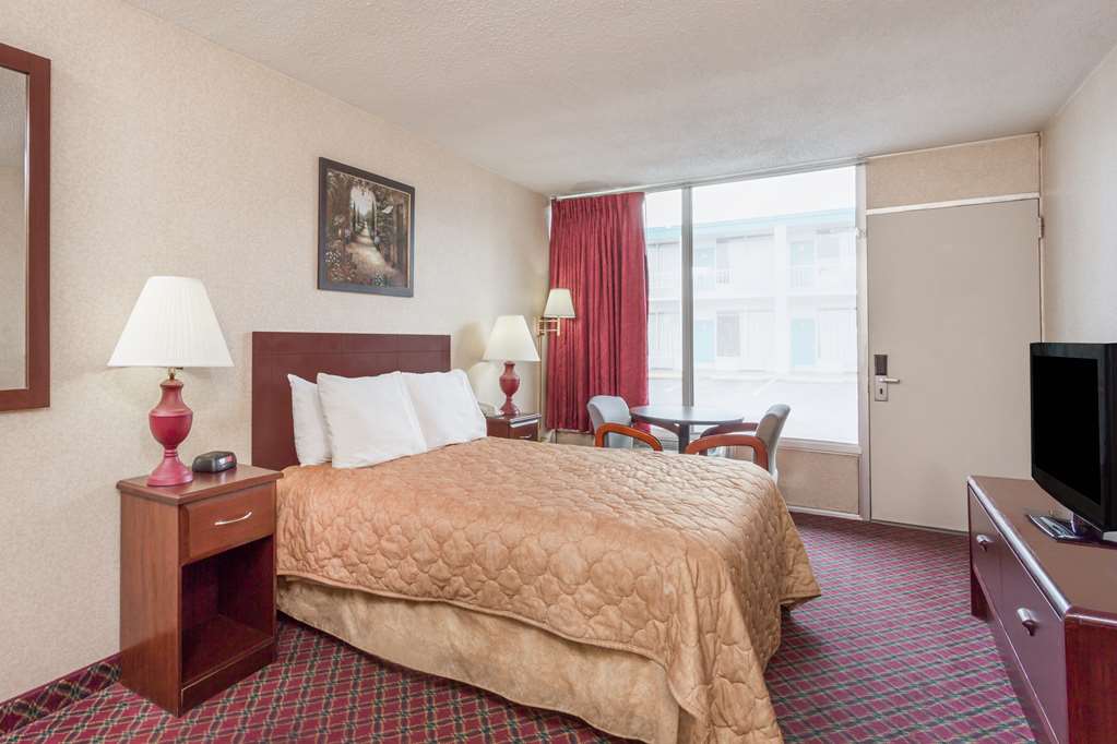 Ramada Limited Norfolk - photo 8