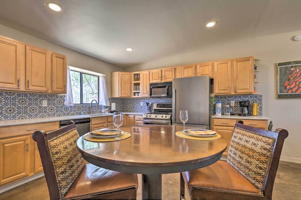 Oro Valley Retreat w Pool Spa & Rooftop Views - photo 7