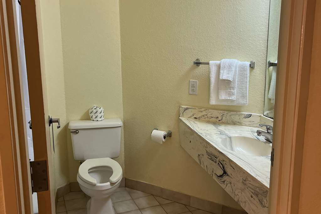 Howard Johnson by Wyndham Clarksville Tennessee - photo 8