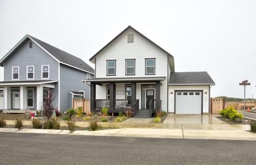 Footprints In The Sand By Oyhut Bay Seaside Village in Ocean Shores, United States