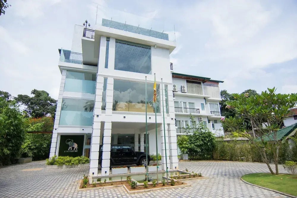 Elephant Bath Hotel By Oyo Rooms — Kandy