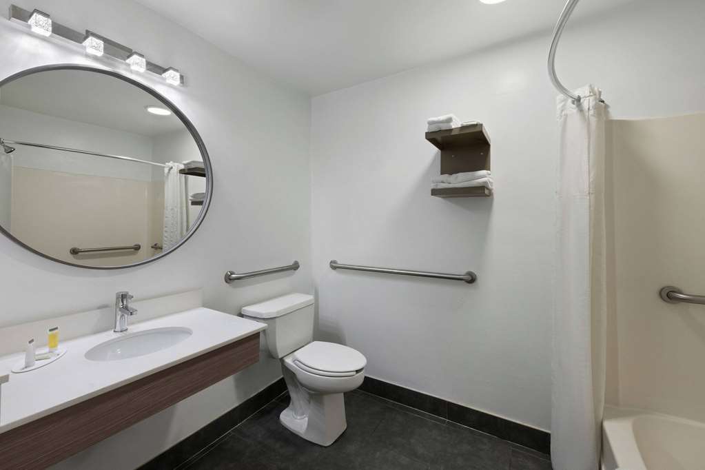 Super 8 by Wyndham Harbison Parkridge Hospital - photo 16