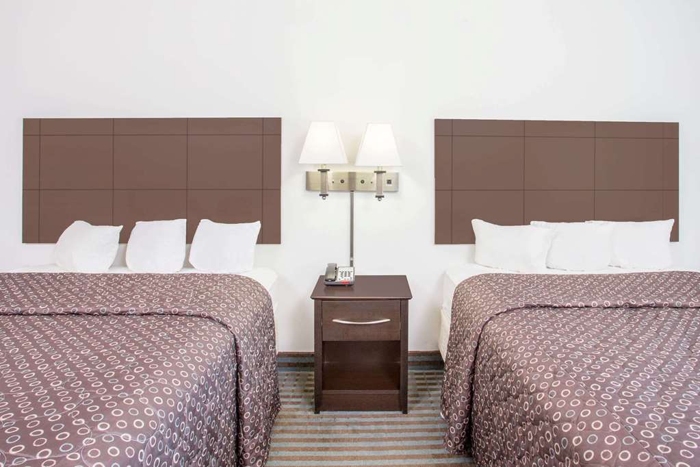 Super 8 by Wyndham Cedar Falls IA University - photo 11