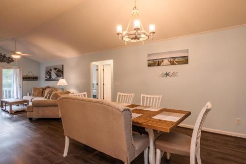 La Isla Bonita by Oak Island Accommodations - photo 37