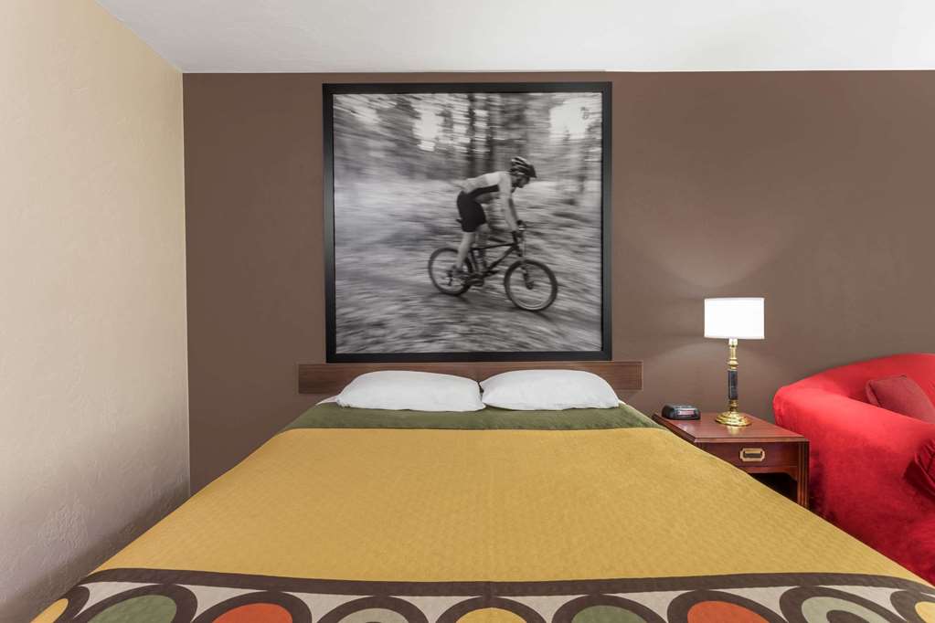 Super 8 by Wyndham Shelton - photo 6