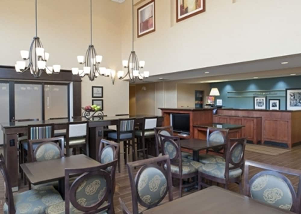 Hampton Inn & Suites Grand Rapids Airport 28th St - photo 26