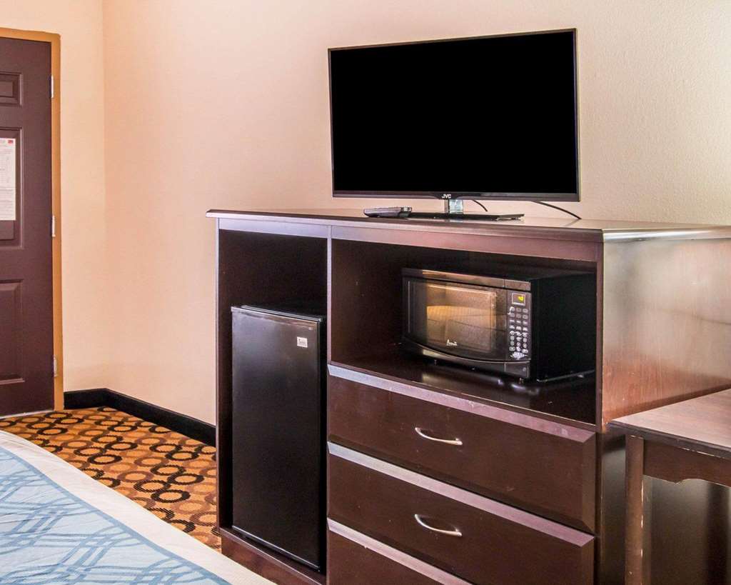 Econo Lodge Richmond Hill - photo 17