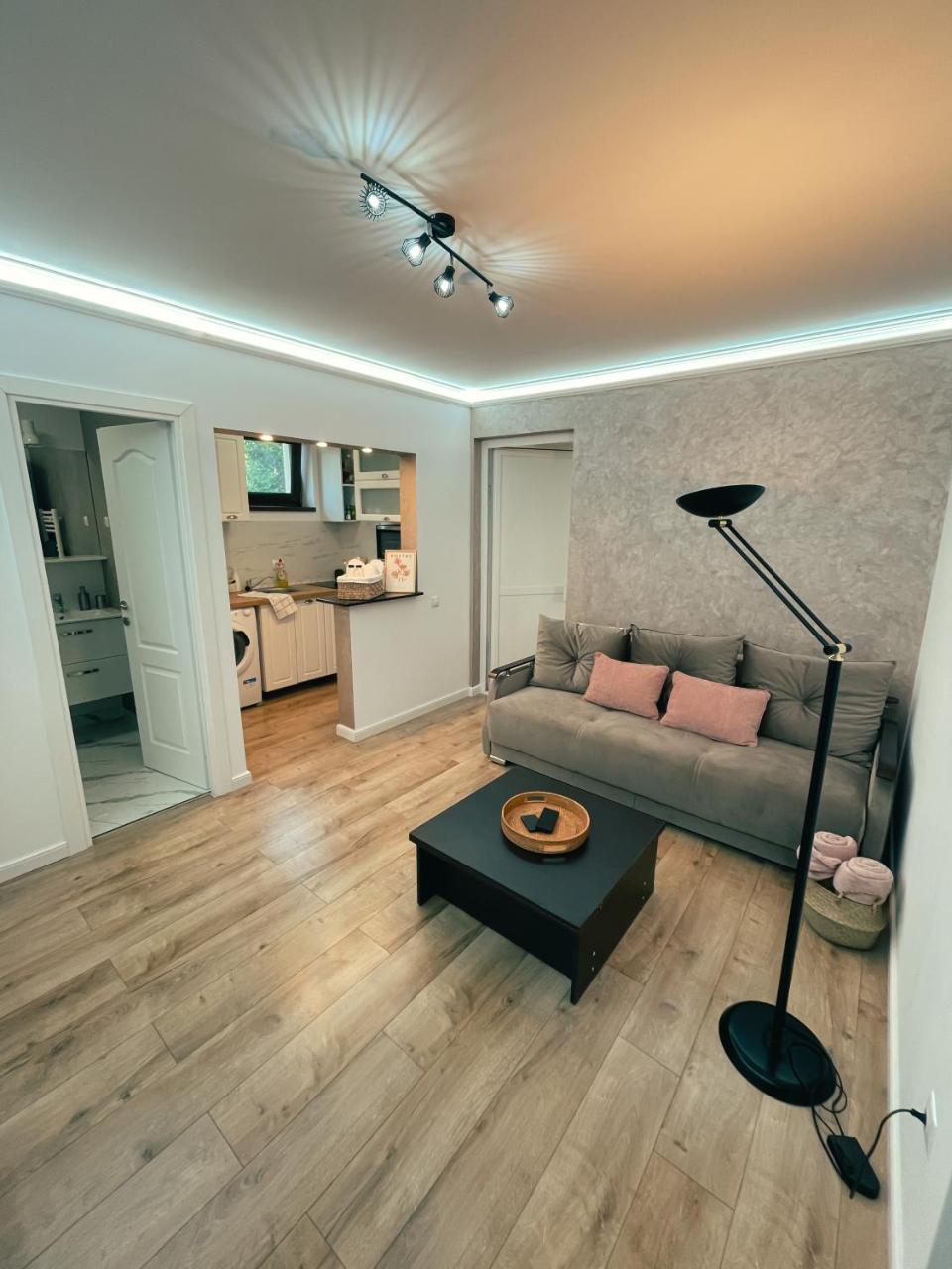 Cozy Glen Private Villa Parking and BBQ — 4-Star Luxury Hotel in Targu-Mures, Romania