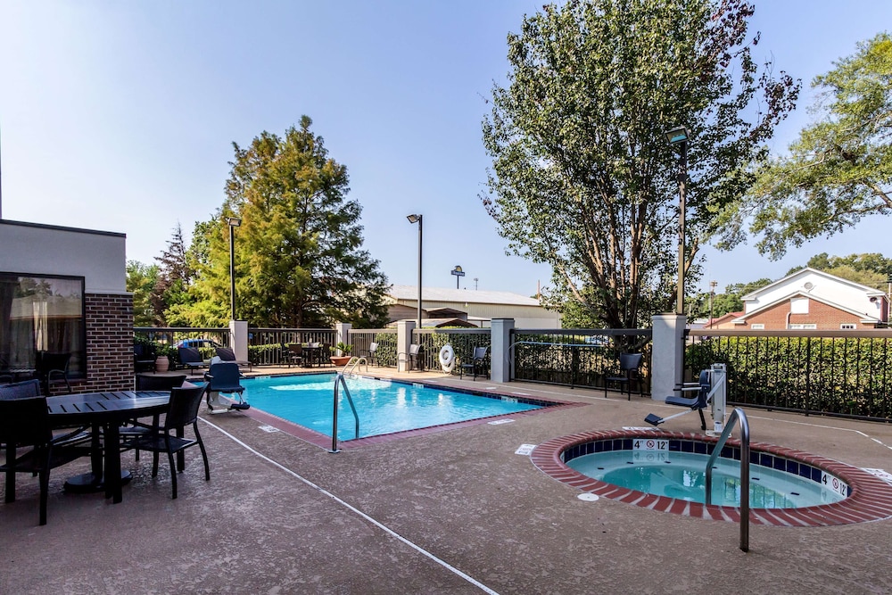 Hampton Inn Jackson Pearl International Airport - photo 26