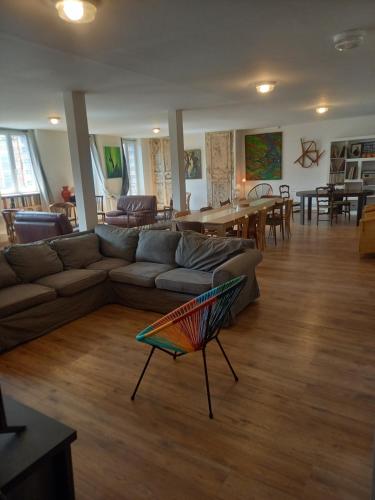 Logement Entier Spacieux Et Confortable a 1 H de Paris — hotel in Courtenay