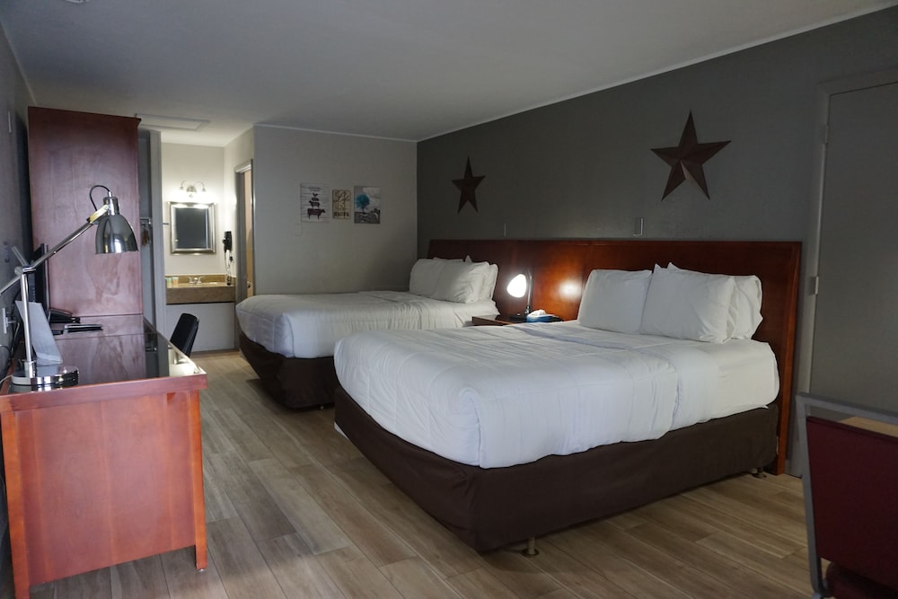Harvest Drive Family Inn - photo 8