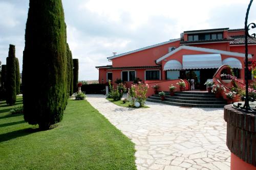 Villa Francesca Eventi S. R. L. — 4-Star Luxury Hotel in Pomezia, Italy