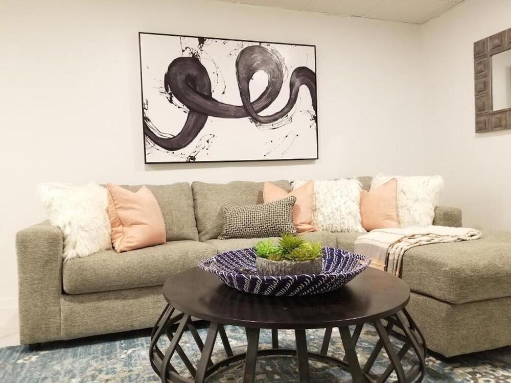 7Br Sleeps 15 Celebrity Villa Great Rates — 4-Star Luxury Hotel in New Orleans, United States