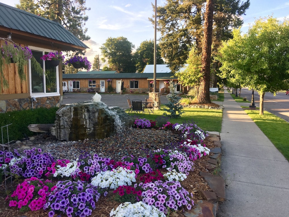 Evergreen Motel - featured photo