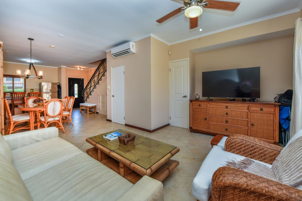 Gated Community 2br3ba Gold Coast Pools GYM in Noord, Aruba