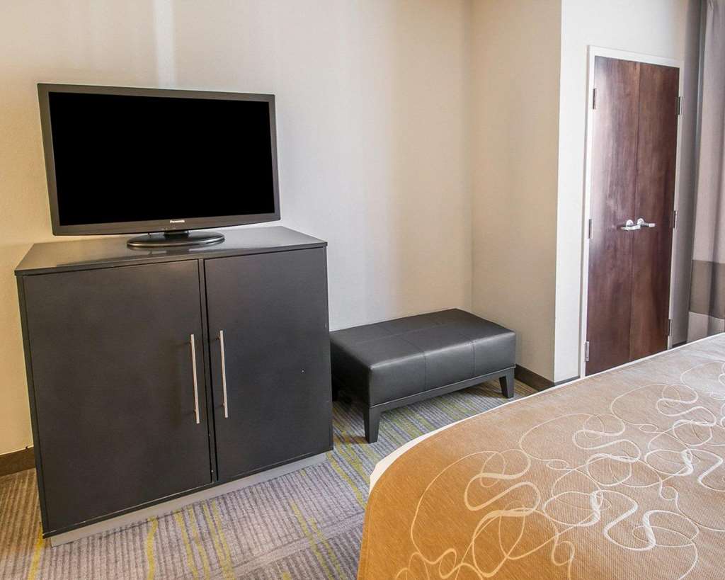 Comfort Suites Miami Airport North - photo 33