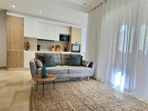 Two Bedroom Apartment Moments From The Cristo Beach Estepona — 4-Star Luxury Hotel in Estepona, Spain