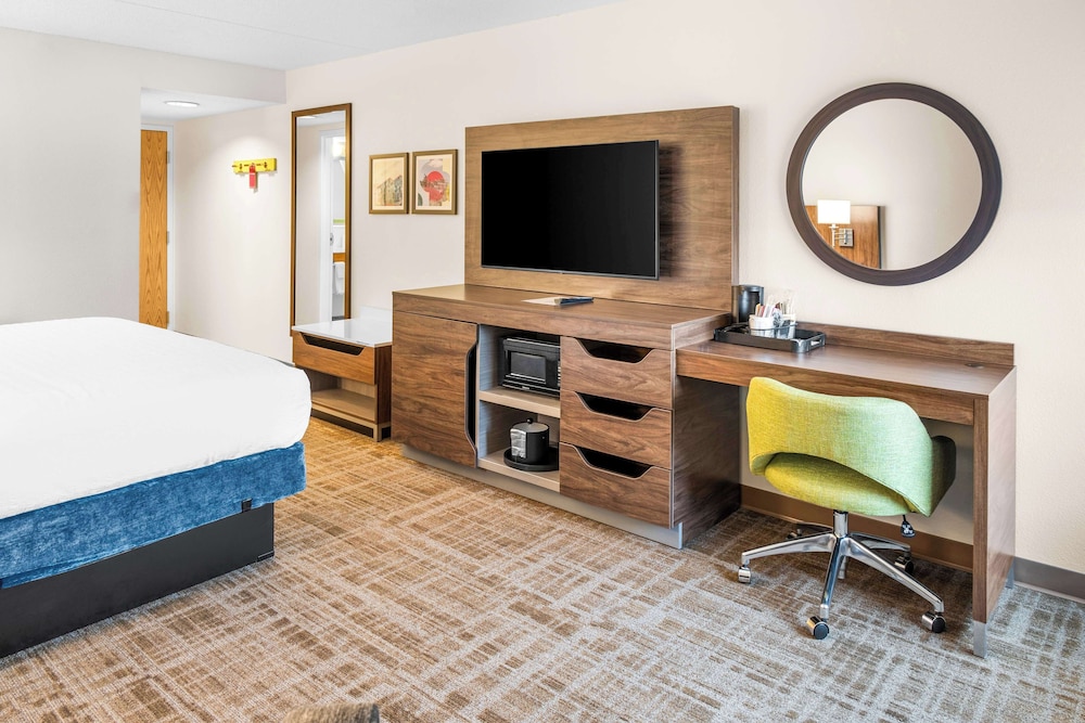 Hampton Inn Grand Rapids North - photo 7