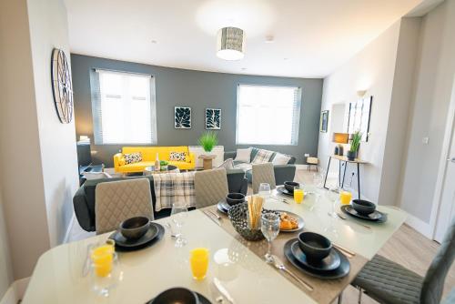 Spacious & Modern 3 Bed & High Ceiling — 4-Star Luxury Hotel in Cardiff, United Kingdom