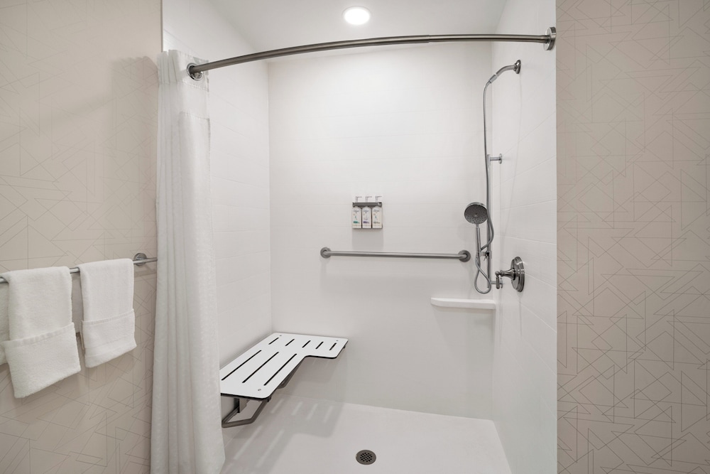Holiday Inn Express Syracuse Airport by IHG - photo 6