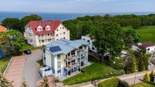 Ferienwohnungen Altmann 4 Villa Bergfrieden — 4-Star Luxury Hotel in Ostseebad Goehren, Germany