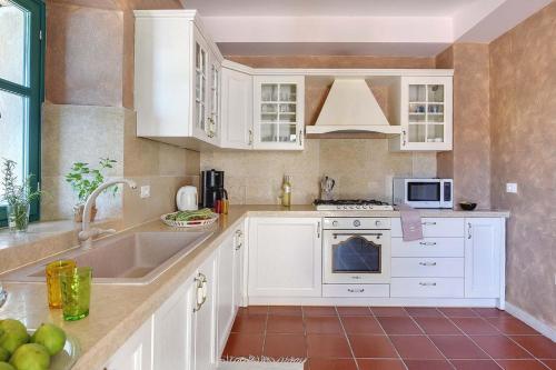 Villa Lucia — 4-Star Luxury Hotel in Vodnjan, Croatia