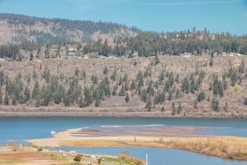 ALOFT Airy Design with River View - photo 3