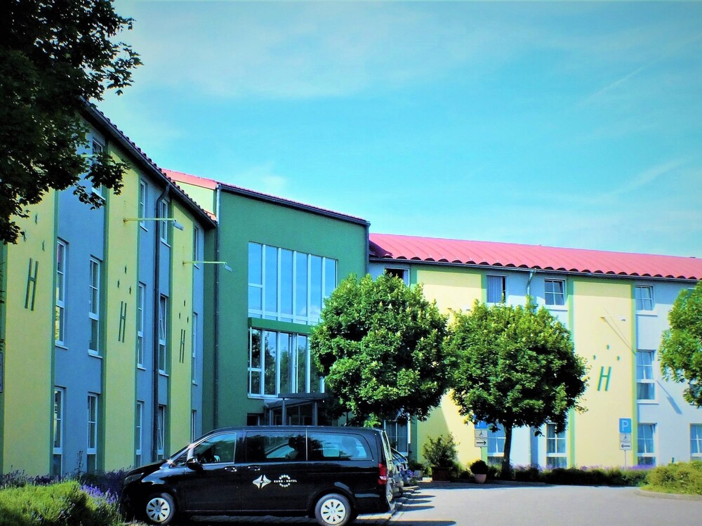 Highway Hotel — hotel in Herbolzheim