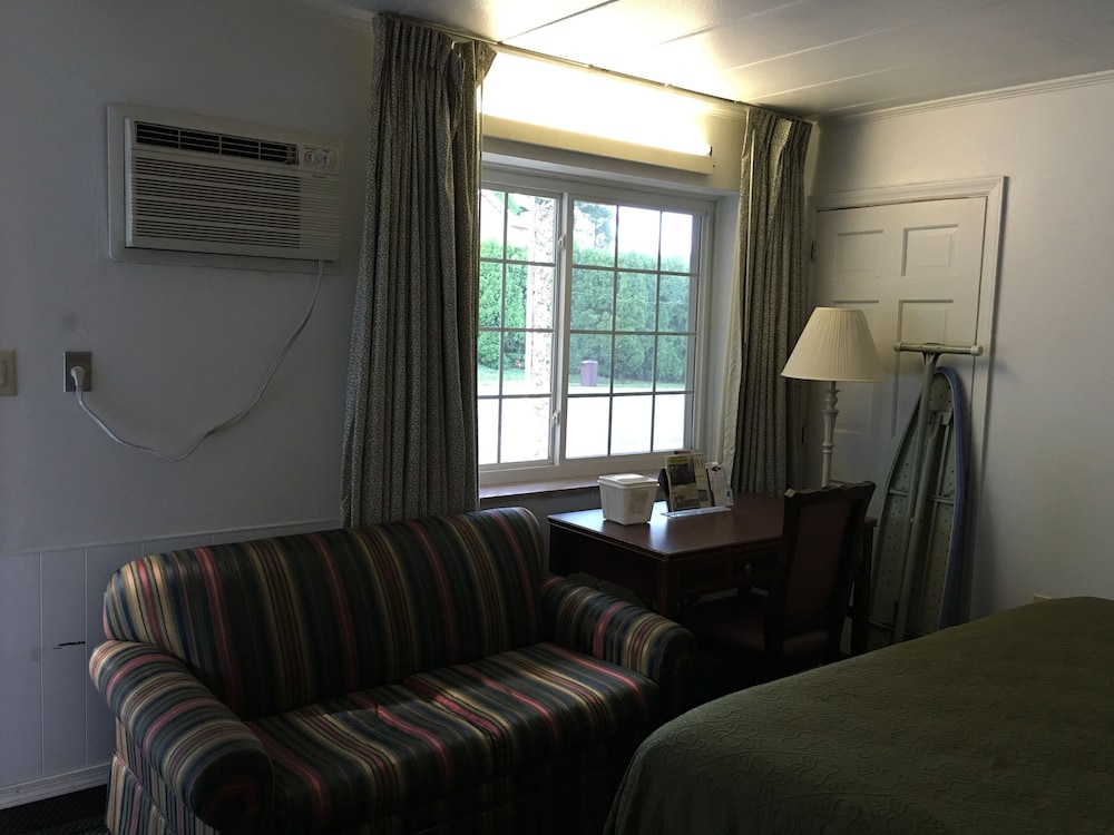 Relax Inn Altoona - photo 49