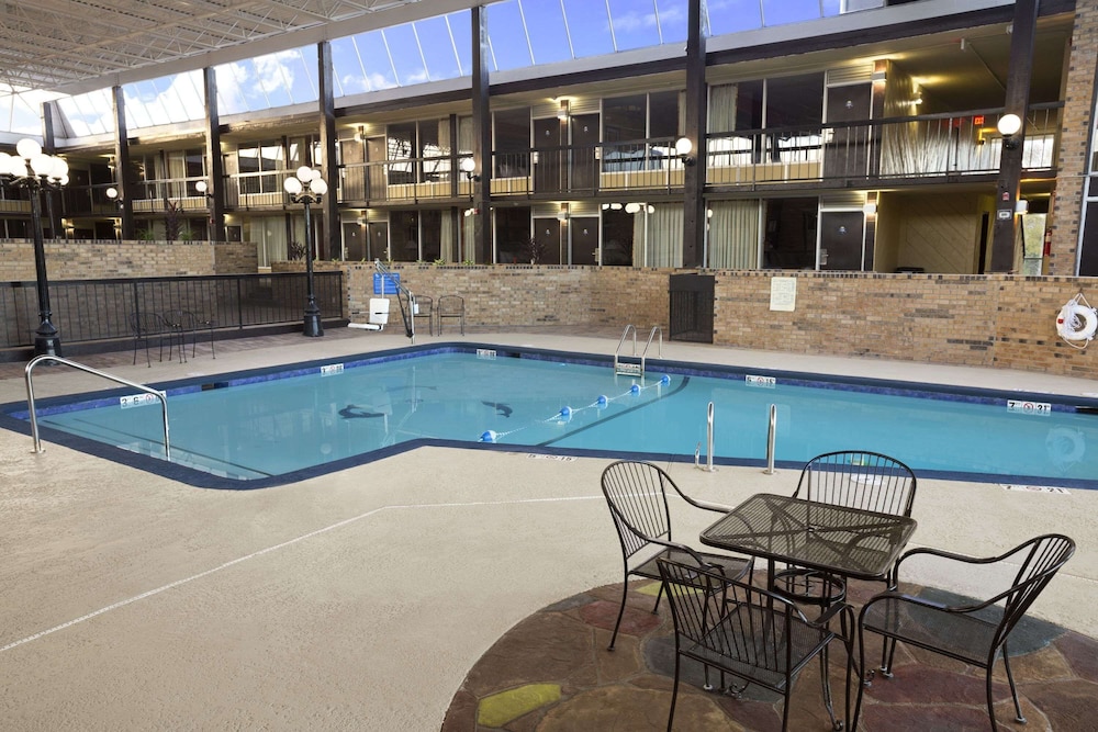 Days Inn by Wyndham Henryetta - photo 20