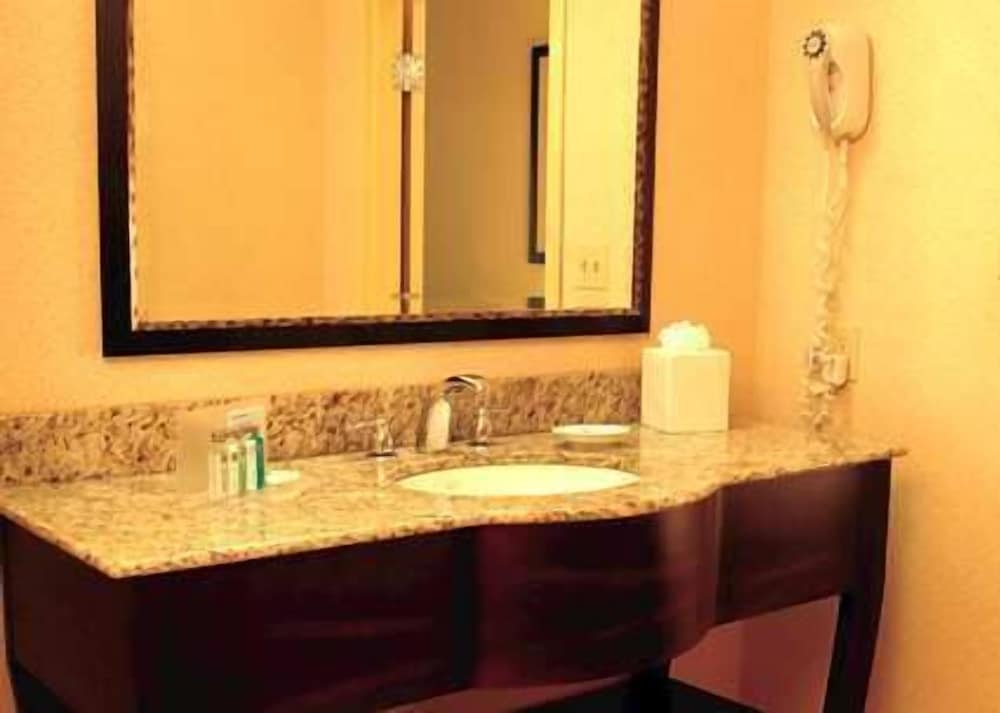 Hampton Inn & Suites Philadelphia Bensalem - photo 13