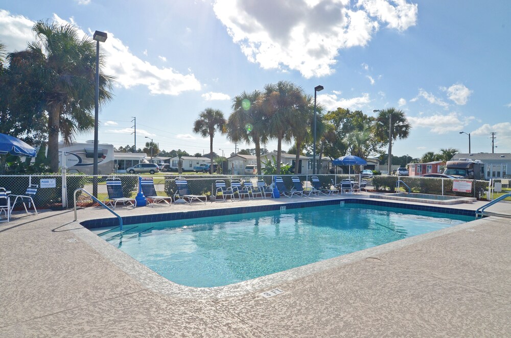Southern Palms Park Model 4 - photo 10