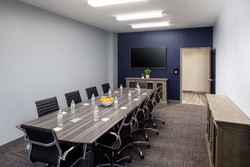 Hampton Inn & Suites Charlotte Ballantyne - photo 54