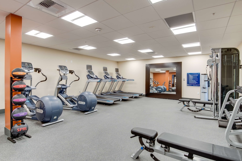 Hampton Inn & Suites Los Angeles Glendale - photo 47