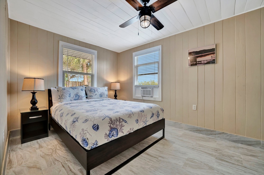 Stones Throw Beachfront Luxury Suites - photo 3