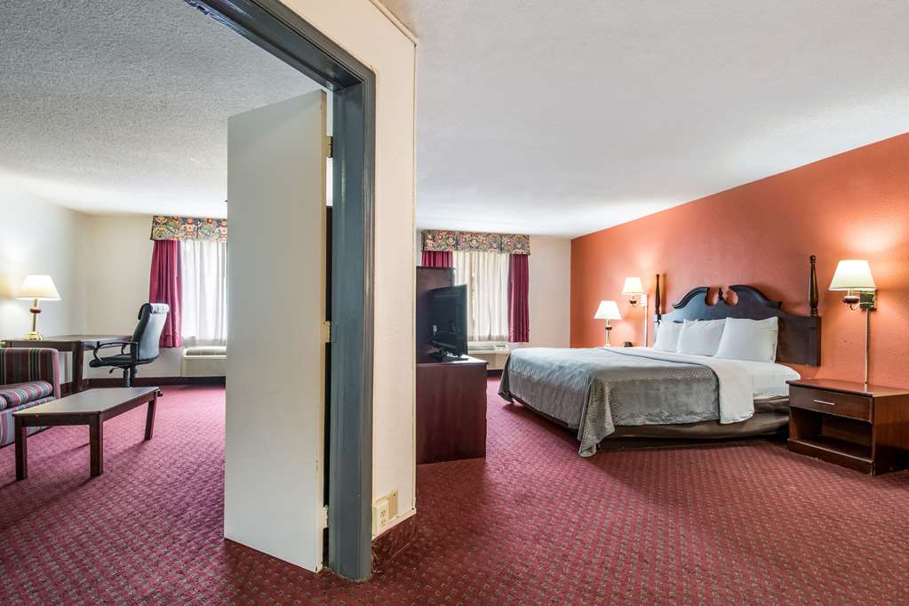 Econo Lodge Inn & Suites Chambersburg Central - photo 16