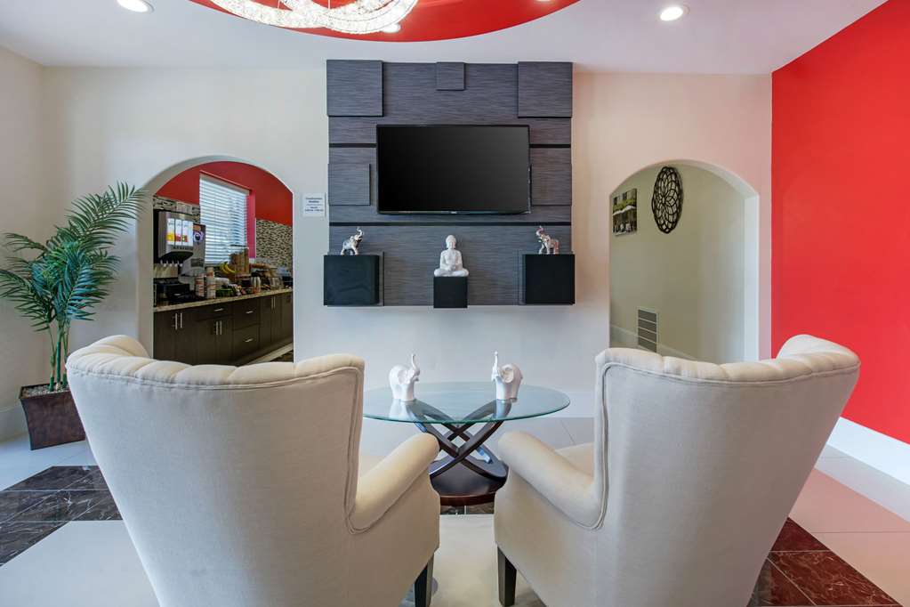 Econo Lodge Inn & Suites Houston Willowbrook - photo 4