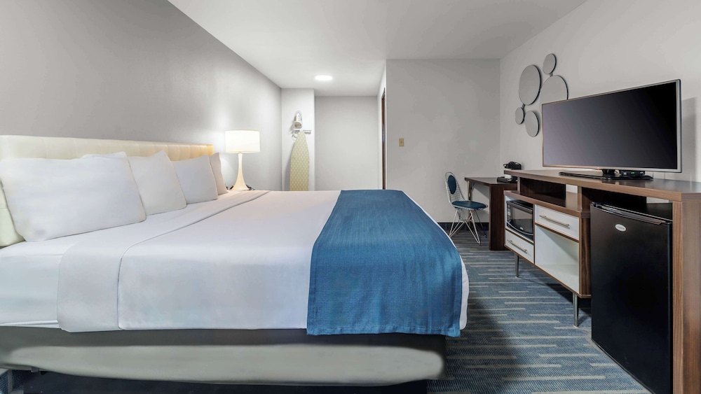Days Inn & Suites by Wyndham Flagstaff Near University - photo 15