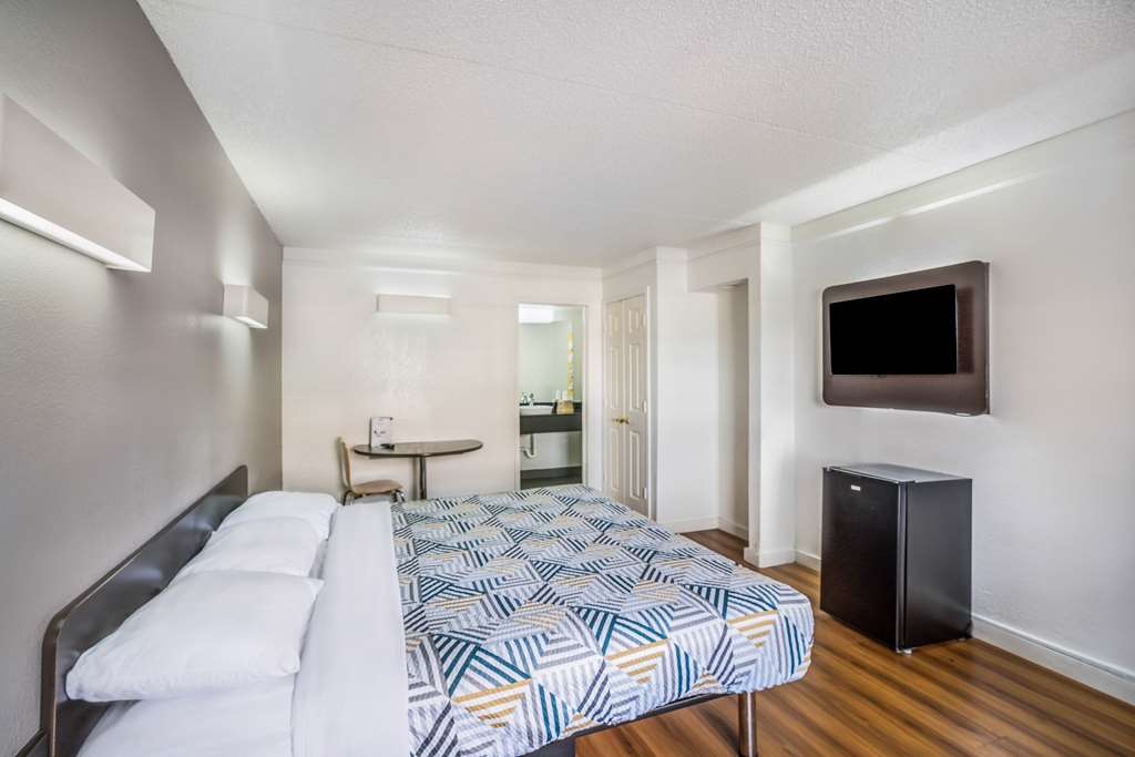 Motel 6 Dallas TX Market Center - photo 23