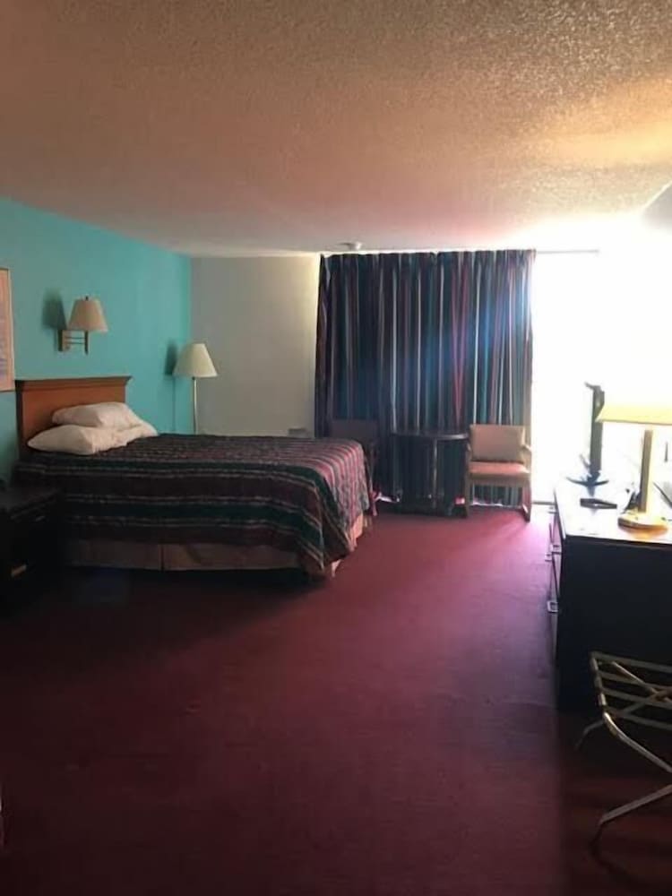 Howard Johnson by Wyndham Winter Haven FL - photo 23